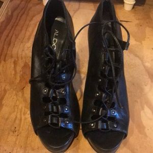 Black leather lace up Aldo pumps size 39